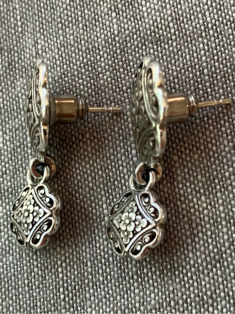 Brighton floral earrings - Picture 3 of 3